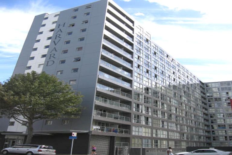 Photo of property in Harvard On Hobson Apartments, 9e/147 Hobson Street, Auckland Central, Auckland, 1010