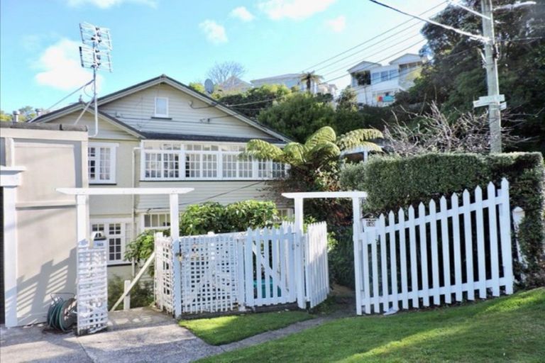 Photo of property in 145 Kelburn Parade, Kelburn, Wellington, 6012