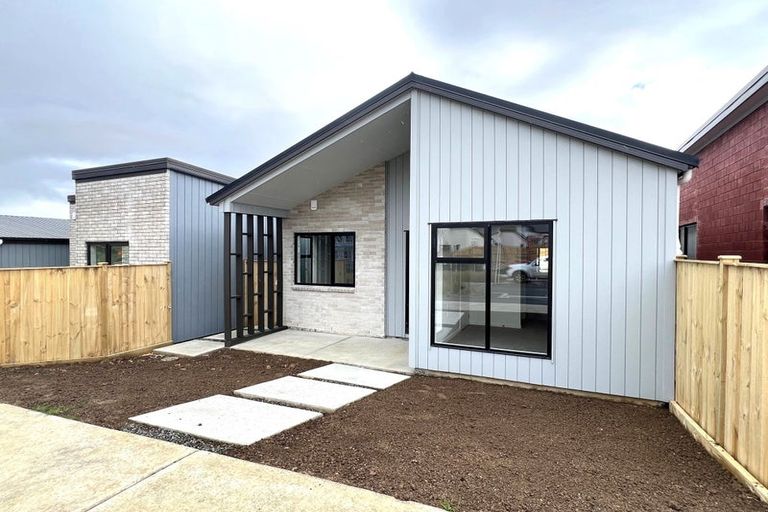 Photo of property in 34 Neretva Avenue, Massey, Auckland, 0614