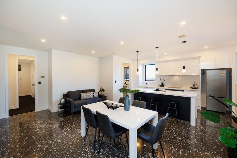 Photo of property in 2 Waimarama Court, Roslyn, Palmerston North, 4414