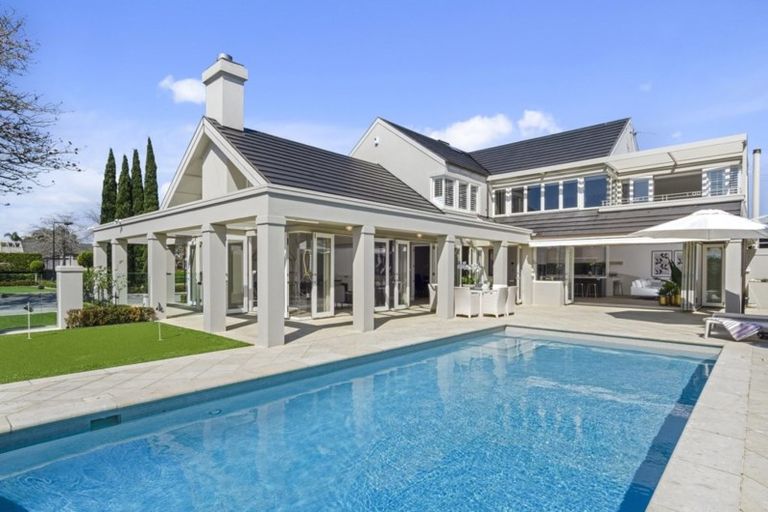 Photo of property in 286 Hurstmere Road, Takapuna, Auckland, 0622