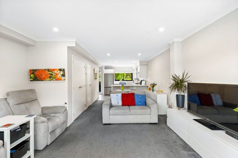 Photo of property in 25 Konoba Avenue, Kumeu, 0810