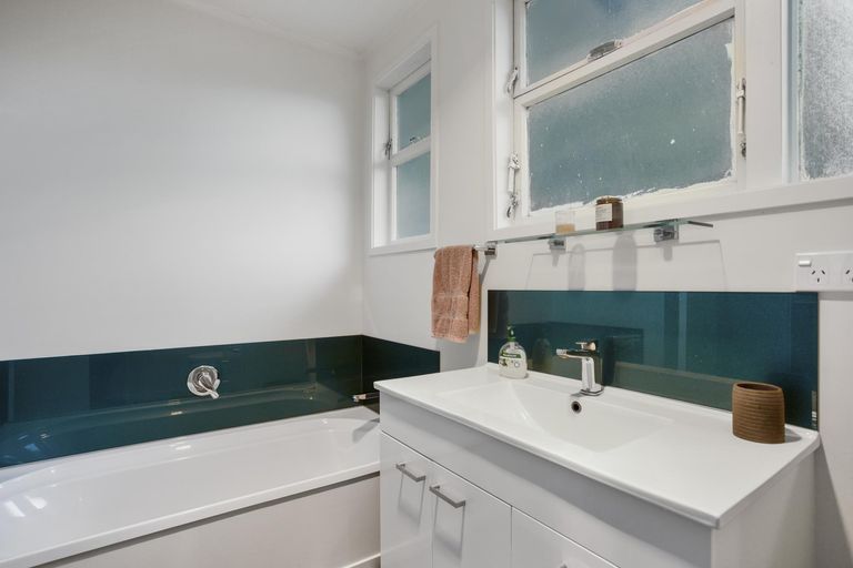 Photo of property in 44 Line Road, Glen Innes, Auckland, 1072