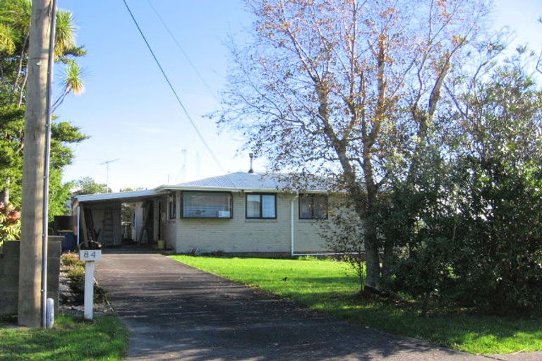 Photo of property in 84 Flanshaw Road, Te Atatu South, Auckland, 0610