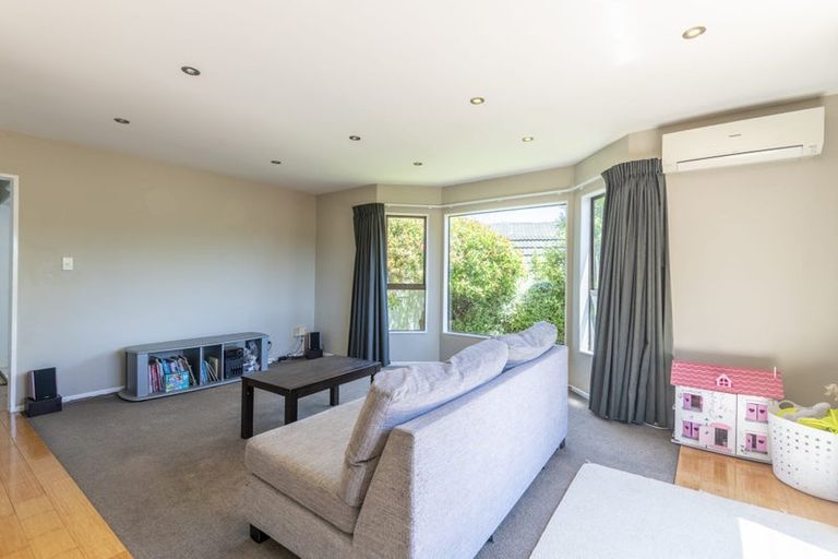 Photo of property in 3 Alister Way, Churton Park, Wellington, 6037