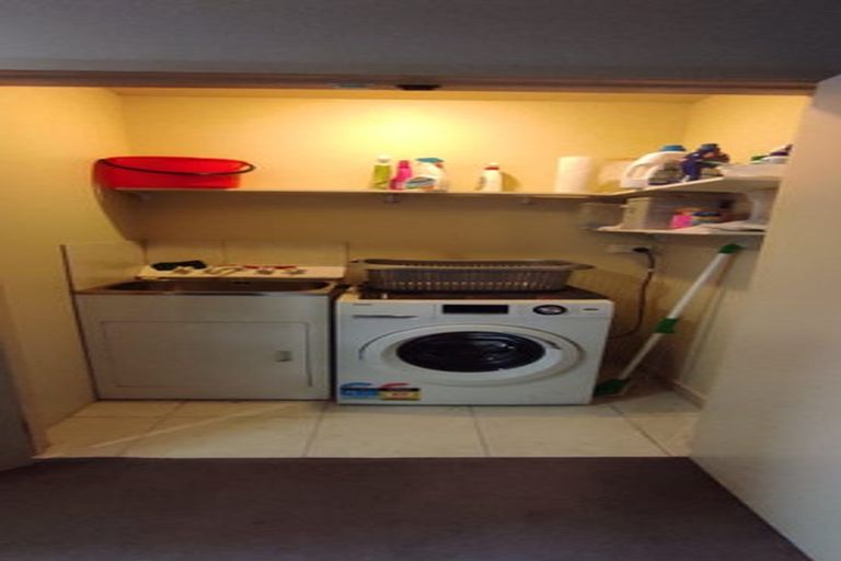 Photo of property in 1/170 East Coast Road, Forrest Hill, Auckland, 0620