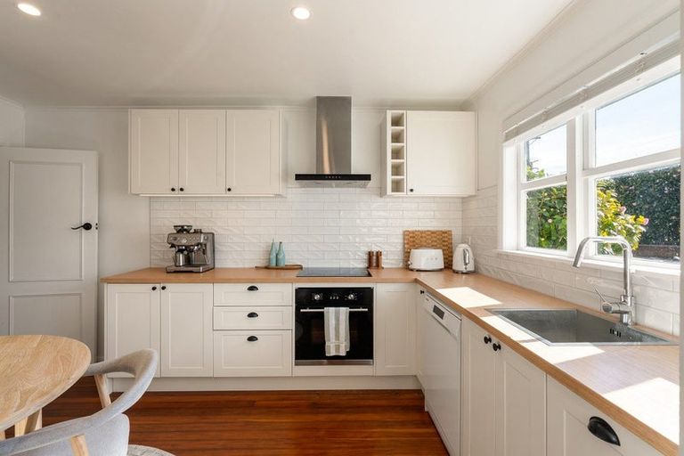 Photo of property in 28 Coates Street, Tawa, Wellington, 5028