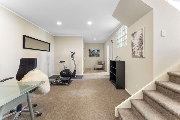 Photo of property in 37 Pigeon Mountain Road, Half Moon Bay, Auckland, 2012