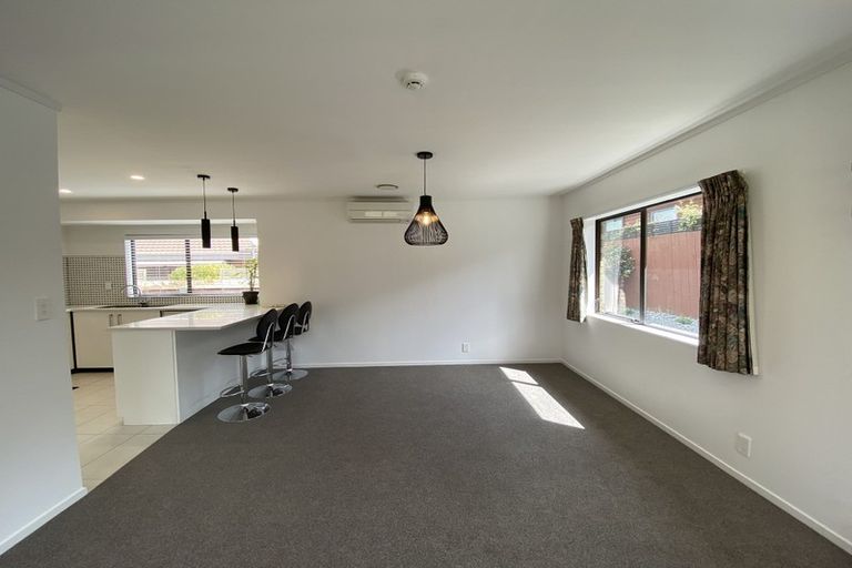 Photo of property in 1/92 Mirrabooka Avenue, Botany Downs, Auckland, 2010