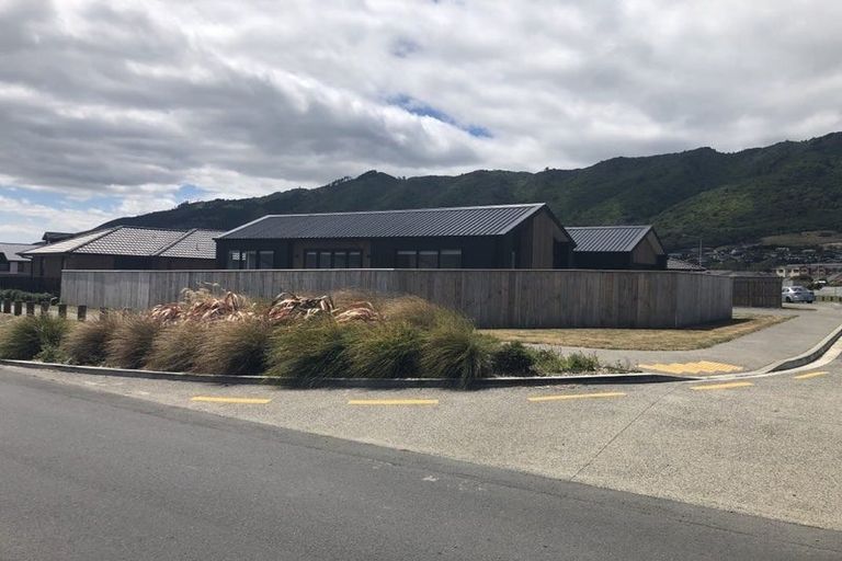 Photo of property in 1 Pohe Street, Waikanae, 5036