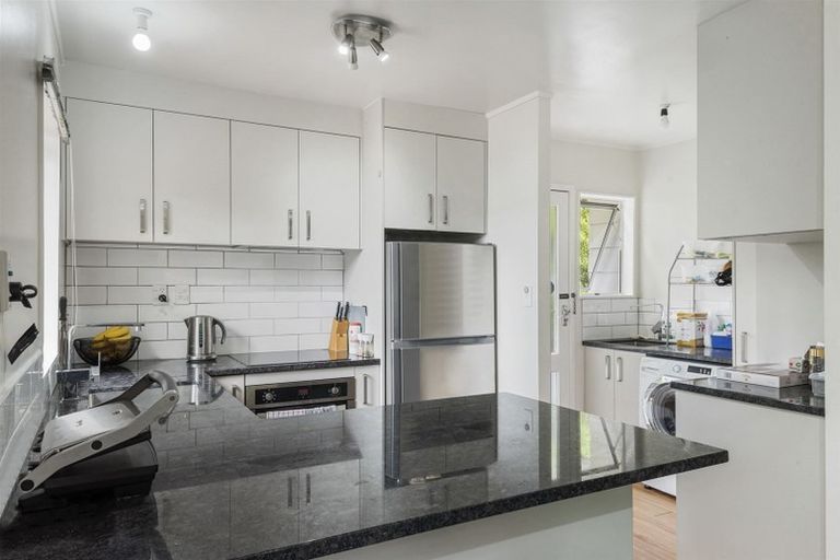 Photo of property in 1/10 Halder Place, Torbay, Auckland, 0632