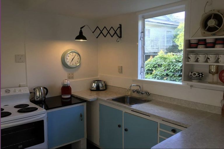 Photo of property in 2 Rose Street, Raglan, 3225