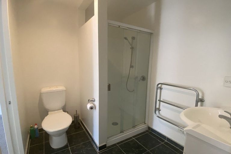 Photo of property in Atrium Towers, 7h/154 The Terrace, Wellington Central, Wellington, 6011