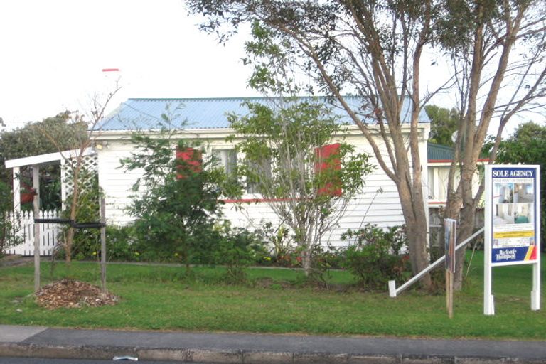 Photo of property in 49 Roberts Road, Te Atatu South, Auckland, 0610
