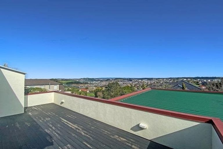 Photo of property in 24 Taroka Close, Pinehill, Auckland, 0632