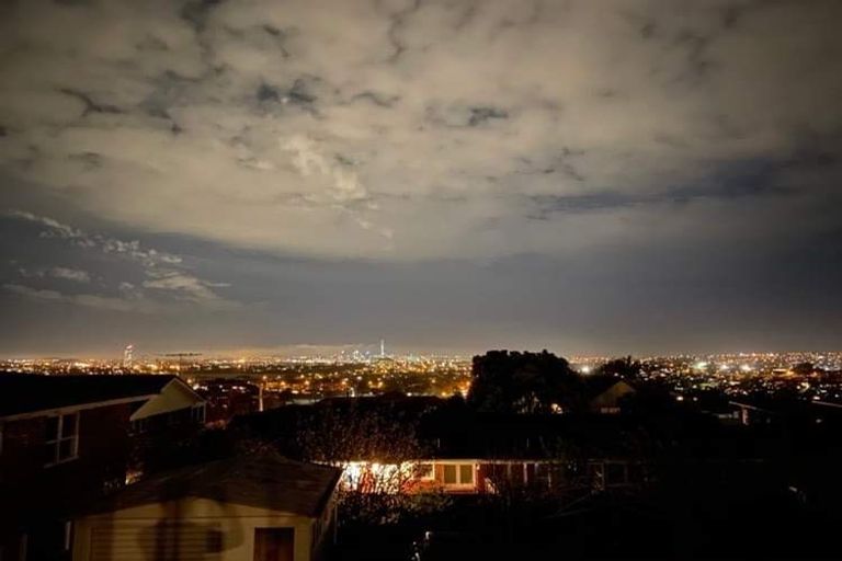 Photo of property in 1/170 East Coast Road, Forrest Hill, Auckland, 0620