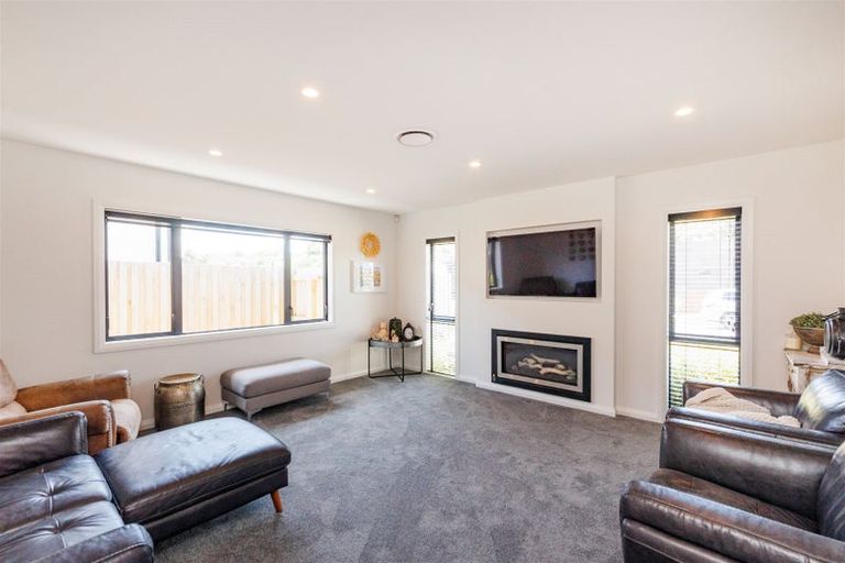 Photo of property in 36 Freedom Drive, Kelvin Grove, Palmerston North, 4414