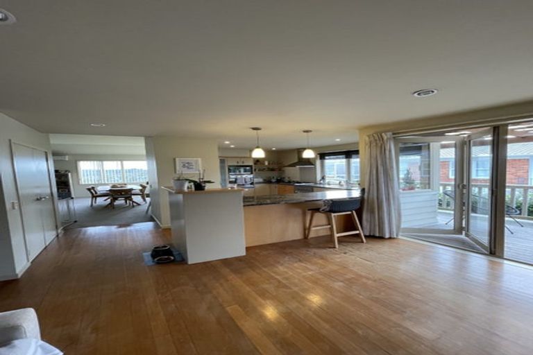 Photo of property in 1/170 East Coast Road, Forrest Hill, Auckland, 0620