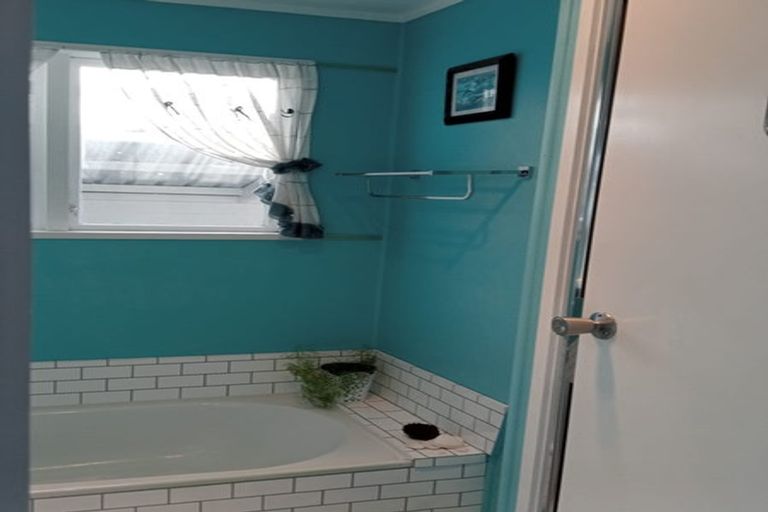 Photo of property in 11 Iredale Road, Hawera, 4610