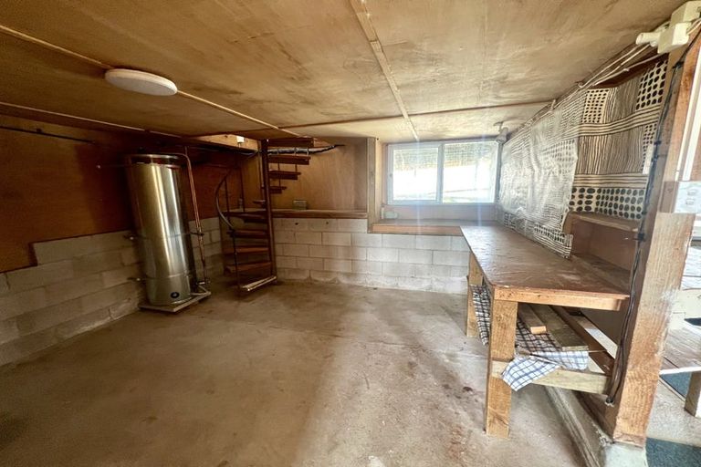 Photo of property in 5 Lex Avenue, Green Bay, Auckland, 0604