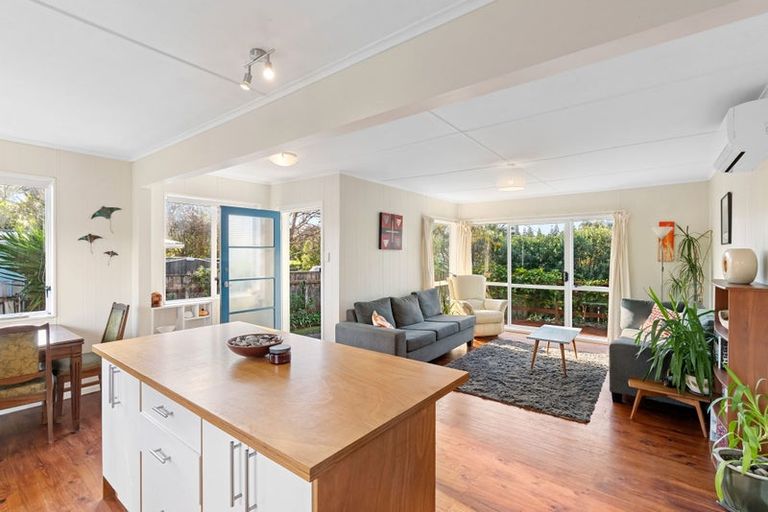 Photo of property in 24 Te Miti Street, Paekakariki, 5034