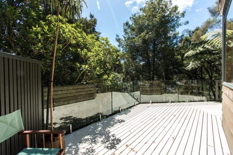 Photo of property in 16 Hebe Place, Birkenhead, Auckland, 0626