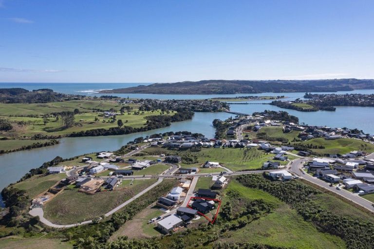 Photo of property in 3 Waipatukahu Lane, Raglan, 3225
