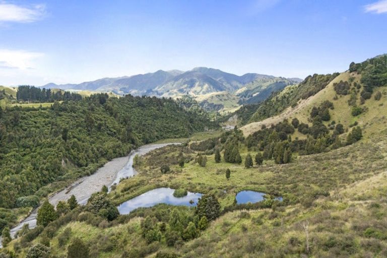 Photo of property in 1 Takapari Road, Pohangina, Ashhurst, 4884