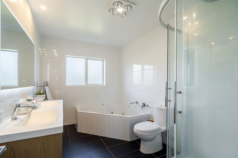 Photo of property in 17 Witton Place, Schnapper Rock, Auckland, 0632