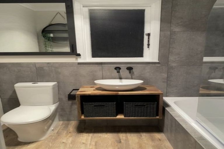 Photo of property in 2 Shirley Place, Kenmure, Dunedin, 9011