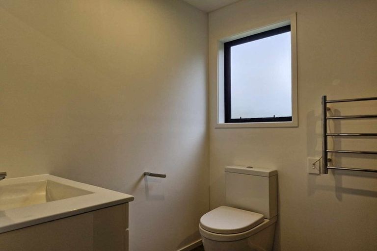 Photo of property in 32b Waiwaka Terrace, Strandon, New Plymouth, 4312