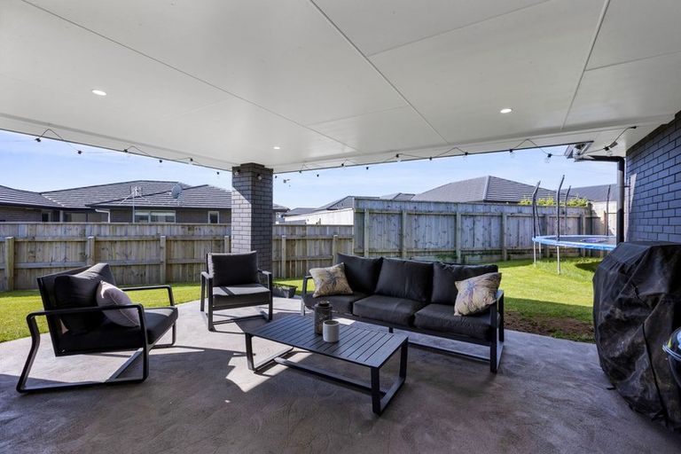 Photo of property in 10 Kararaina Close, Whalers Gate, New Plymouth, 4310