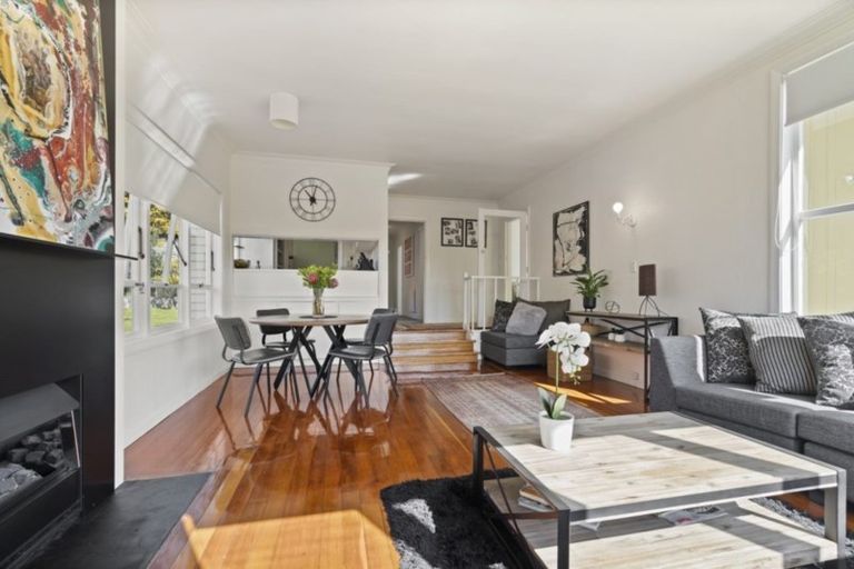 Photo of property in 79 Stanley Point Road, Stanley Point, Auckland, 0624