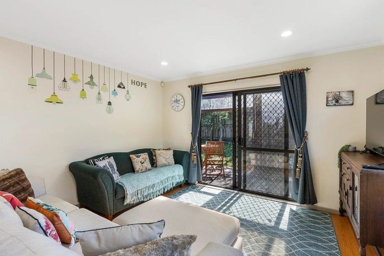 Photo of property in 10d Evans Road, Weymouth, Auckland, 2103