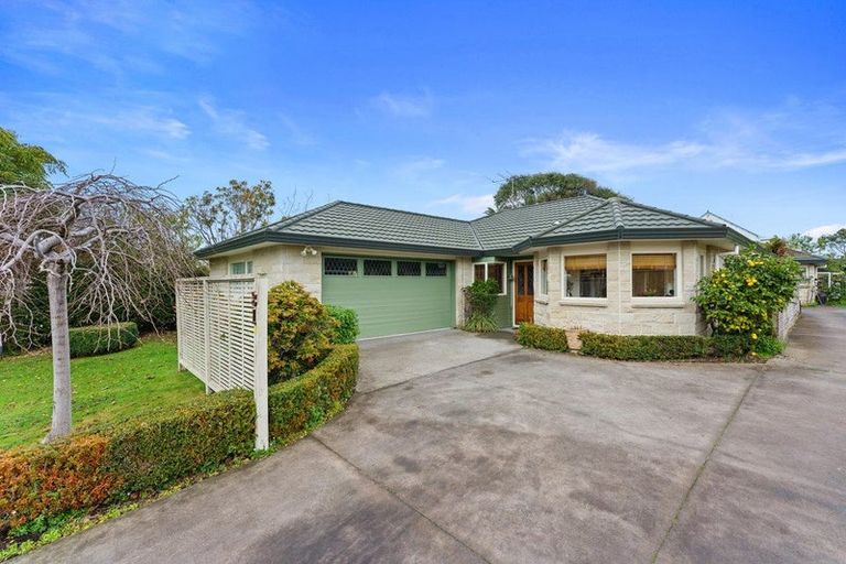 Photo of property in 31 Rosebank Grove, Waikanae, 5036