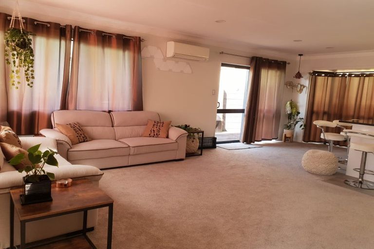 Photo of property in 16 Lowburn Place, Clover Park, Auckland, 2019