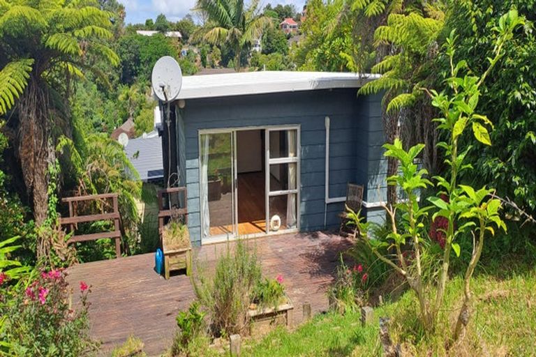 Photo of property in 2/21 Malters Place, Browns Bay, Auckland, 0630