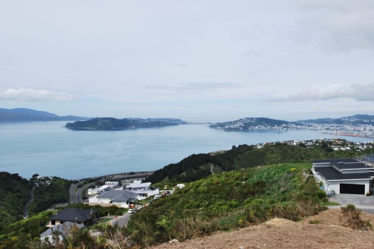 Photo of property in 11 Grumman Lane, Newlands, Wellington, 6037