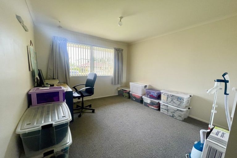 Photo of property in 10 Swanson Oaks, Swanson, Auckland, 0612