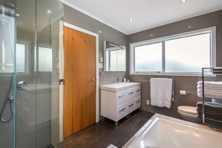 Photo of property in 21 Robin Lane, Browns Bay, Auckland, 0630