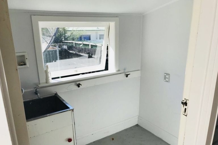 Photo of property in 2/26 Tonar Street, Northcote, Auckland, 0627