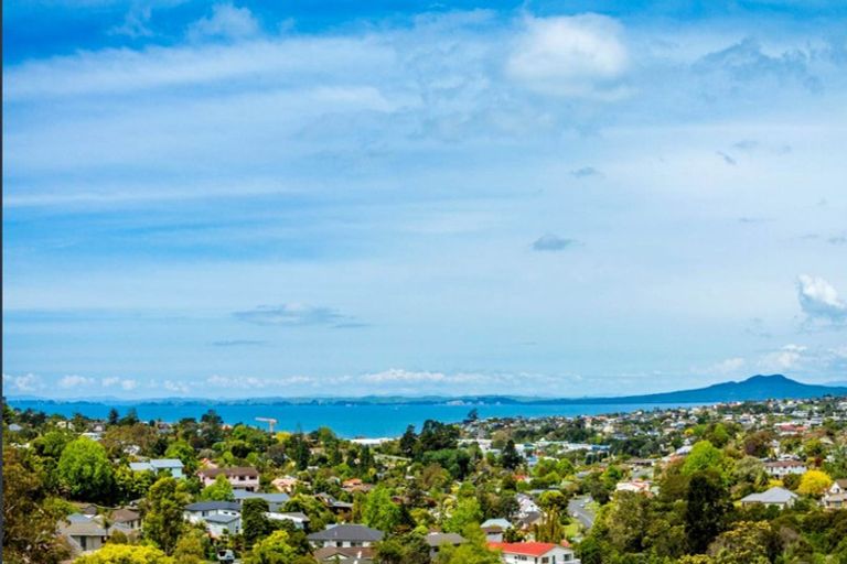 Photo of property in 1/819 East Coast Road, Northcross, Auckland, 0630