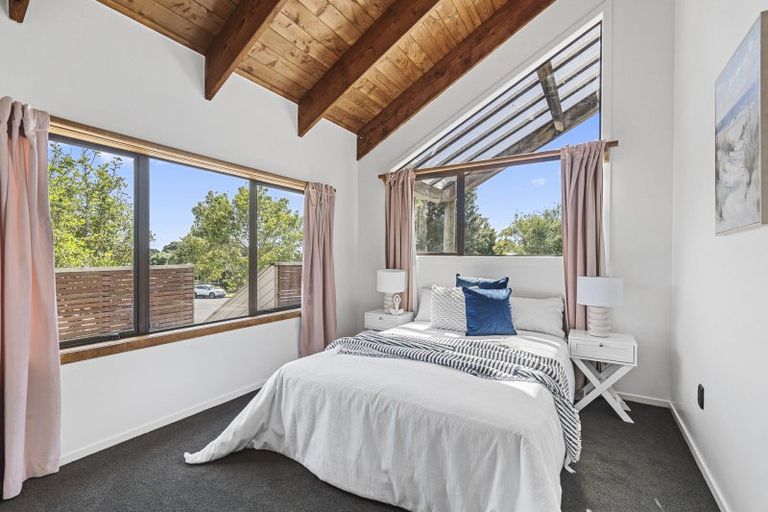 Photo of property in 12 Kaitake Place, Oakura, 4314