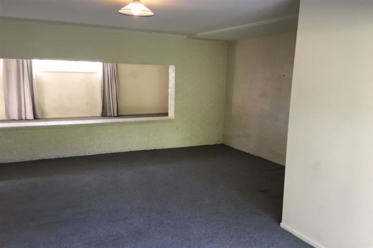 Photo of property in 60 Edmonton Road, Henderson, Auckland, 0612