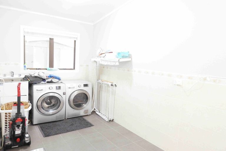 Photo of property in 29 Cairngorm Place, Highland Park, Auckland, 2010