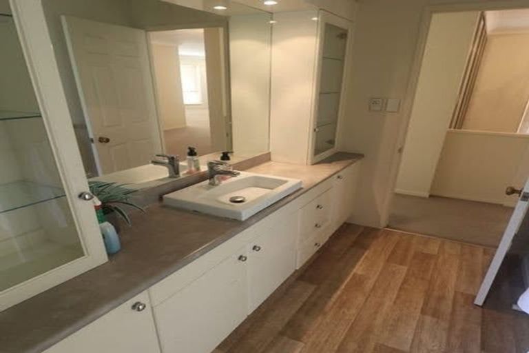 Photo of property in 6 Silkwood Grove, Totara Heights, Auckland, 2105