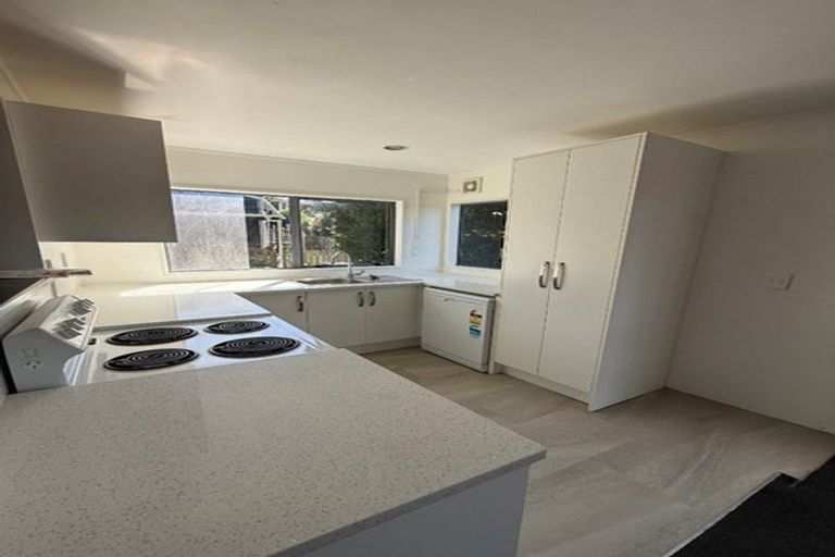 Photo of property in 1/22 Valecrest Place, Bayview, Auckland, 0629