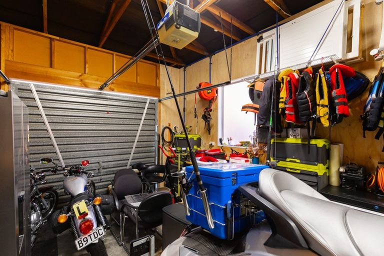 Photo of property in 40-42 Waikawa Road, Picton, 7220