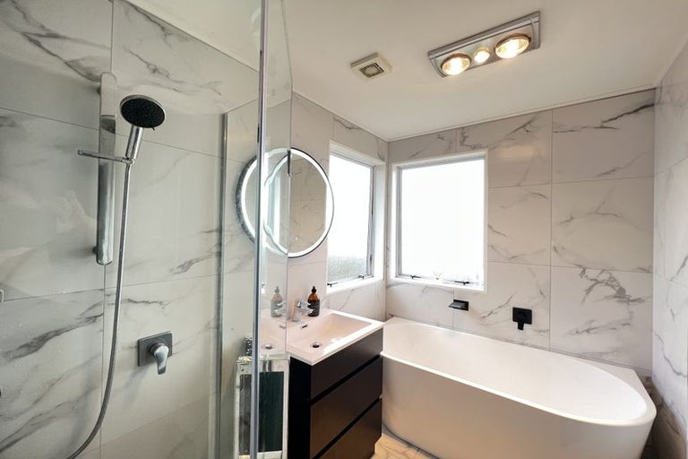 Photo of property in 1/33 Penion Drive, Flat Bush, Auckland, 2023