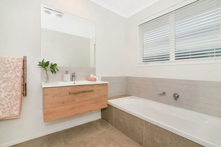 Photo of property in 16 Empire Crescent, Papamoa, 3118